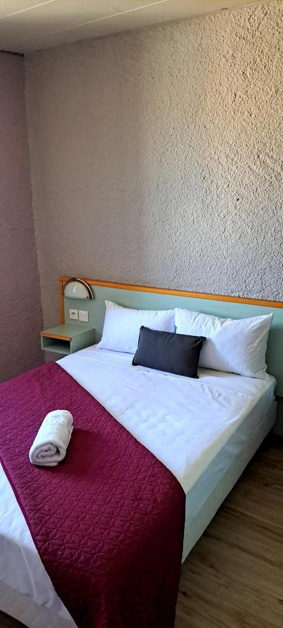 Hotel Restaurant Les Alizes Loriol Льо Пузен Екстериор снимка