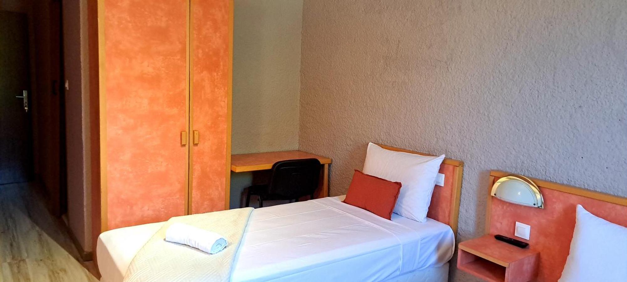 Hotel Restaurant Les Alizes Loriol Льо Пузен Екстериор снимка